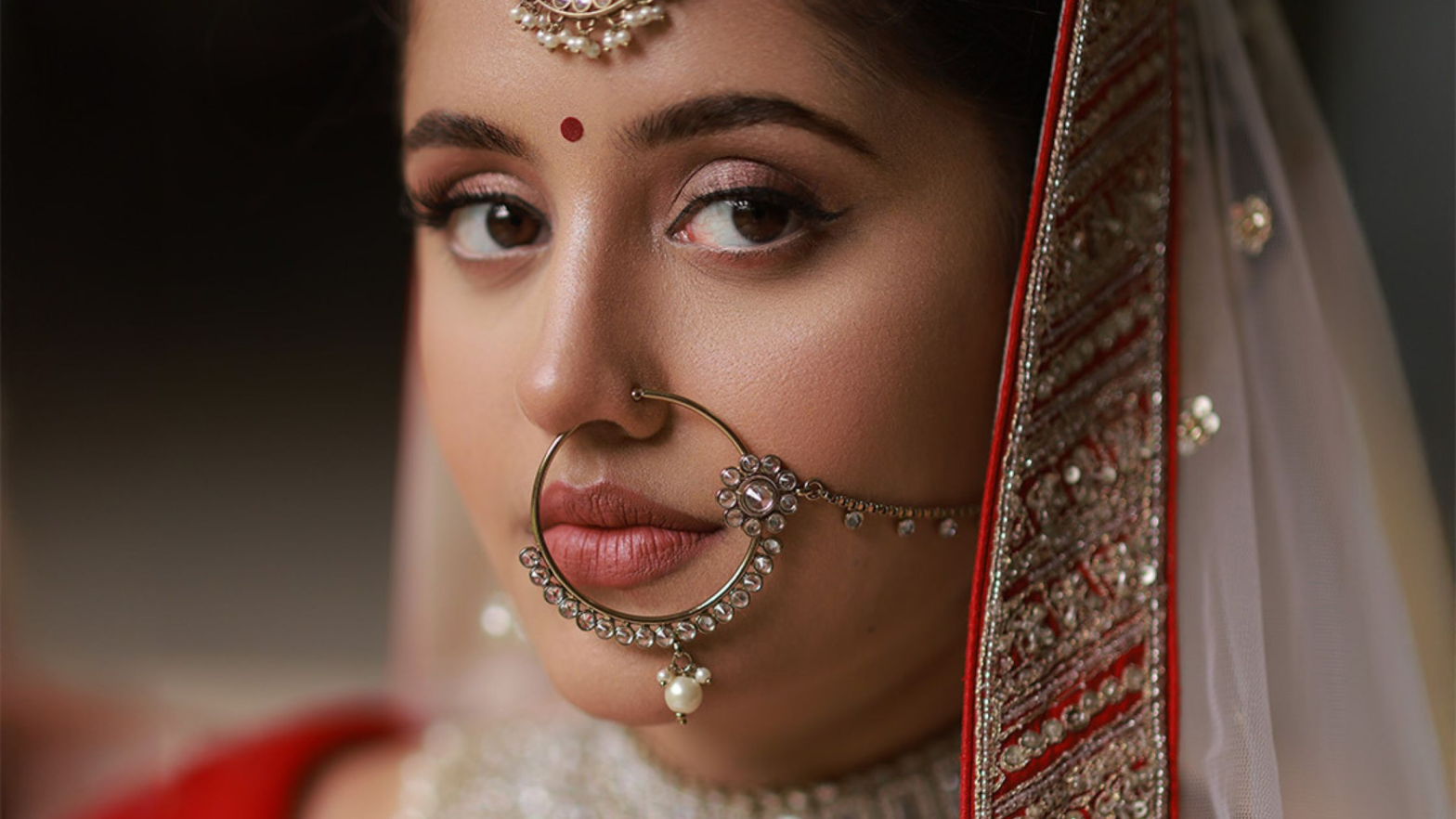 How To Apply Foundation on Face for a Long-Lasting Indian Bridal Makeup?